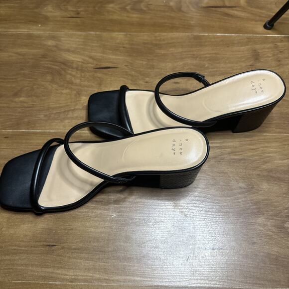 a new day Womens Miley Sandals Size 11 Black Strappy Slip On Block Heel - Picture 3 of 5